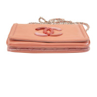 Chanel Umhängetasche aus Lackleder in Rosa / Pink
