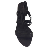 Vic Matie Sandalen aus Lackleder in Schwarz