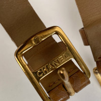 Chanel Armreif/Armband aus Leder in Ocker