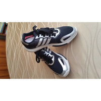 Adidas By Stella Mc Cartney Chaussures de sport en Noir