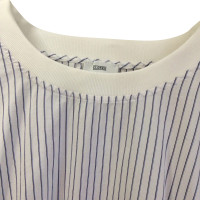 Closed top with stripes
