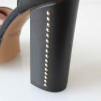 Moschino Sandalen aus Leder in Schwarz