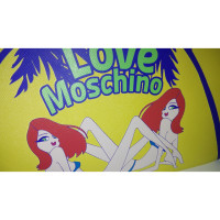Moschino Love Clutch in Geel