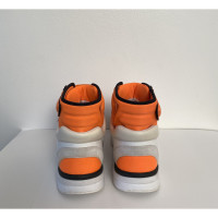 Chanel Sneakers aus Leder in Orange