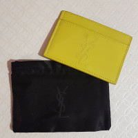 Yves Saint Laurent Täschchen/Portemonnaie aus Lackleder in Gelb