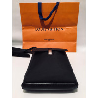 Louis Vuitton Yaranga in Grün