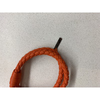 Bottega Veneta Armreif/Armband aus Leder in Orange