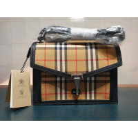 Burberry Handtasche aus Leder in Schwarz