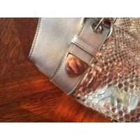 Gucci Handtasche aus Leder in Silbern