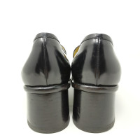 Fendi Pumps/Peeptoes aus Leder in Schwarz