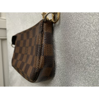 Louis Vuitton Pochette Accessoires in Pelle in Marrone