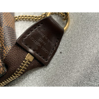 Louis Vuitton Pochette Accessoires aus Leder in Braun