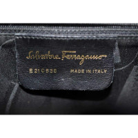 Salvatore Ferragamo Umhängetasche aus Leder in Braun