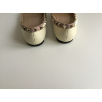 Valentino Garavani Slippers/Ballerinas Patent leather in Cream