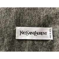 Yves Saint Laurent Schal/Tuch aus Wolle in Grau