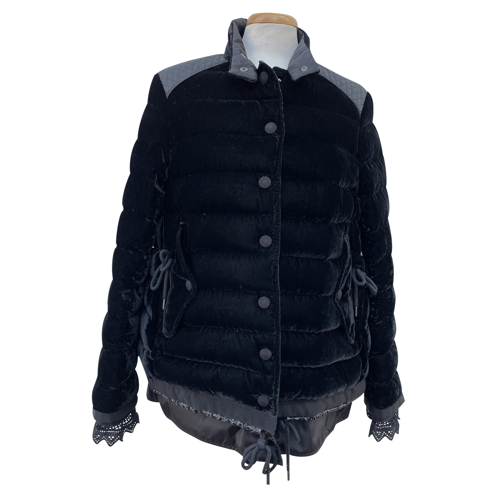Moncler Jacke/Mantel in Schwarz - Second Hand Moncler Jacke/Mantel in  Schwarz gebraucht kaufen für 380€ (7829837)
