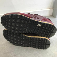 Valentino Garavani Sneakers aus Leder in Bordeaux