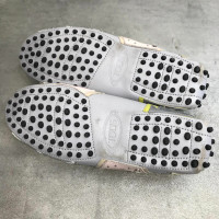 Tod's Chaussons/Ballerines en Cuir en Gris