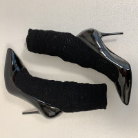 Alexander McQueen Sandalen aus Lackleder in Schwarz