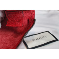 Gucci Clutch aus Leder in Rot