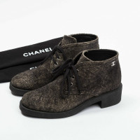 Chanel Stiefeletten aus Leder in Grau