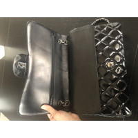 Chanel Classic Flap Bag Jumbo Lakleer in Zwart