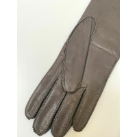 Yves Saint Laurent Handschuhe aus Leder in Taupe