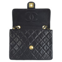 Chanel Classic Flap Bag New Mini aus Leder in Schwarz