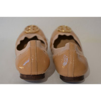 Tory Burch Slippers/Ballerinas Patent leather in Nude