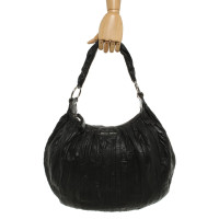 Miu Miu Handtasche aus Leder in Schwarz