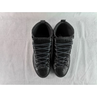 Balenciaga Sneakers aus Leder in Schwarz