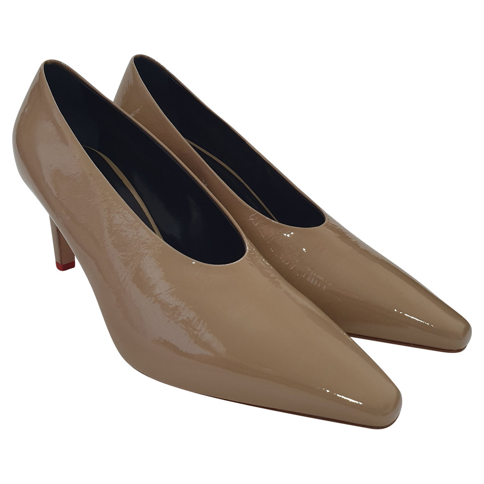 Aeyde Pumps/Peeptoes en Cuir verni en Beige