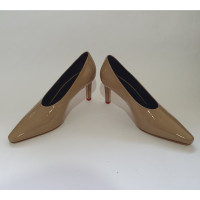 Aeyde Pumps/Peeptoes en Cuir verni en Beige