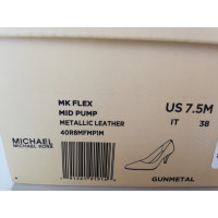 Michael Kors Pumps/Peeptoes aus Leder in Silbern