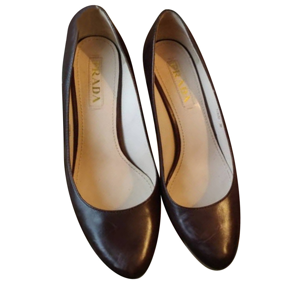 Prada Pumps/Peeptoes Leer in Bruin