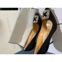 Manolo Blahnik Pumps/Peeptoes en Soie en Noir