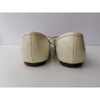 Louis Vuitton Slippers/Ballerina's Leer in Crème