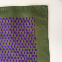 Hermès Schal/Tuch aus Seide in Violett