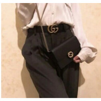 Gucci Interlocking aus Leder in Schwarz