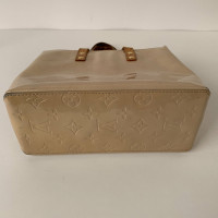 Louis Vuitton Reade PM Patent leather in Beige
