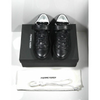 Pierre Hardy Sneakers aus Leder in Schwarz