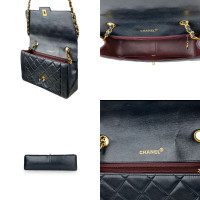 Chanel Classic Flap Bag aus Leder in Schwarz