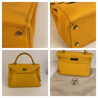 Hermès Kelly Bag 40 aus Leder in Gelb