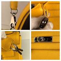 Hermès Kelly Bag 40 Leather in Yellow