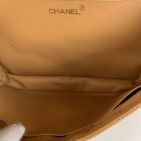Chanel Classic Flap Bag aus Leder in Ocker