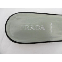 Prada Sandalen aus Wildleder in Schwarz