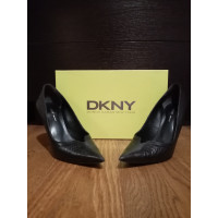 Dkny Pumps/Peeptoes aus Leder in Schwarz