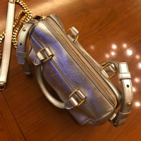 Saint Laurent Handtasche aus Leder in Silbern