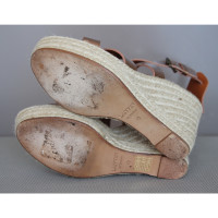 Lanvin Chaussures compensées en Cuir verni en Rose/pink