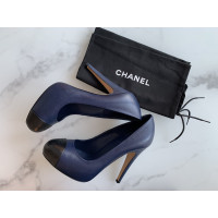 Chanel Pumps/Peeptoes Leer in Blauw